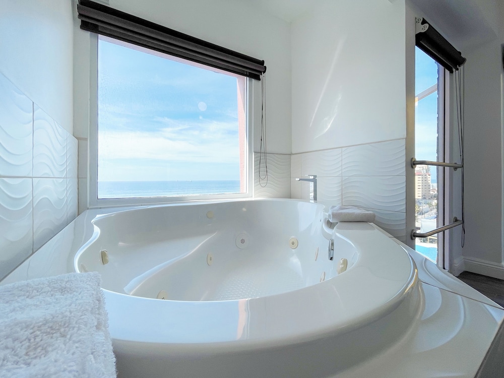 Jetted tub