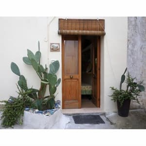 thumbnail: Exterior detail