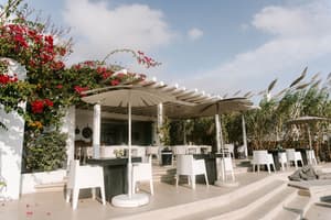 thumbnail: Poolside bar