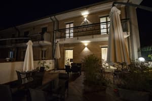 thumbnail: Front of property