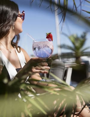 thumbnail: Bar (on property)