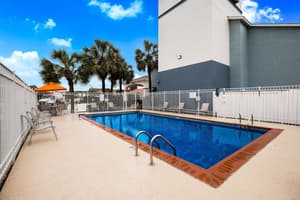 thumbnail: Pool