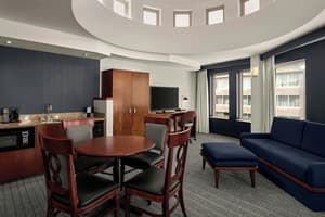thumbnail: Bar (on property)