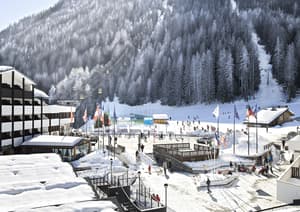 thumbnail: Skiing