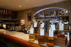 thumbnail: Bar (on property)