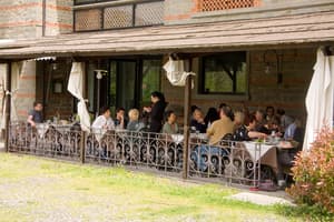 thumbnail: Outdoor dining