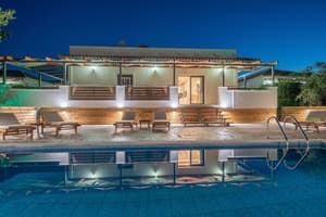 thumbnail: Front of property