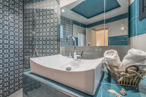 thumbnail: Bathroom amenities