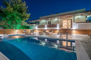 thumbnail: Front of property
