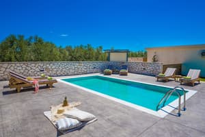 thumbnail: Garden view