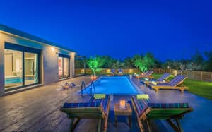 thumbnail: Private pool