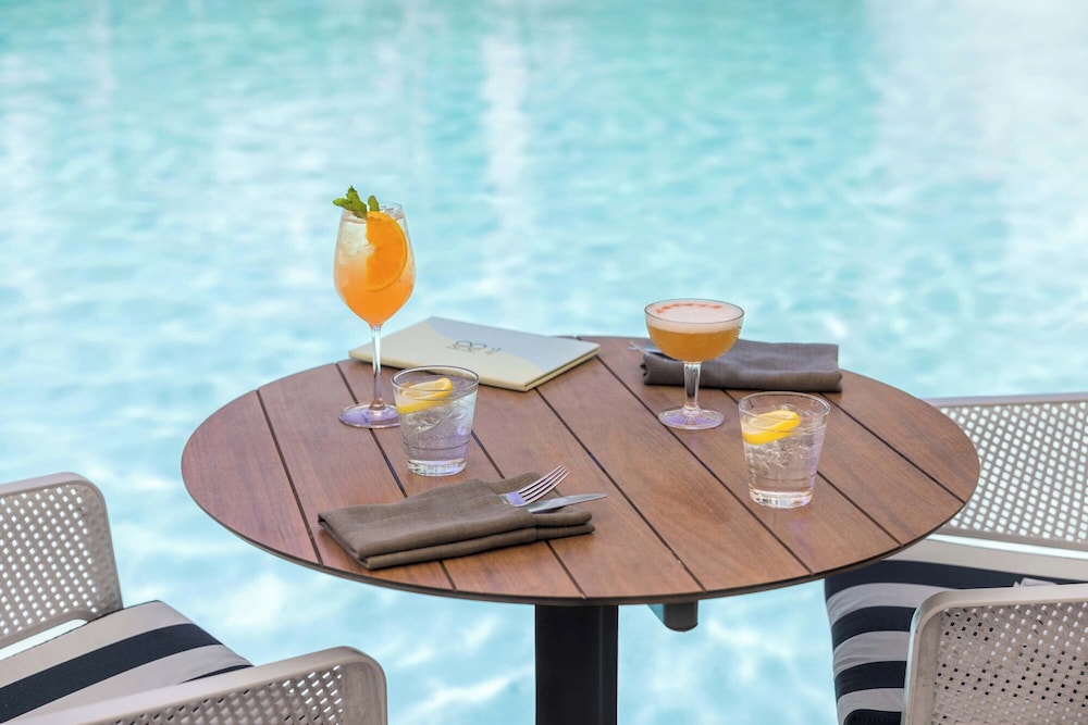 Poolside bar