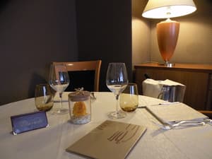 thumbnail: Couples dining