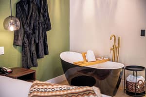 thumbnail: Deep soaking bathtub