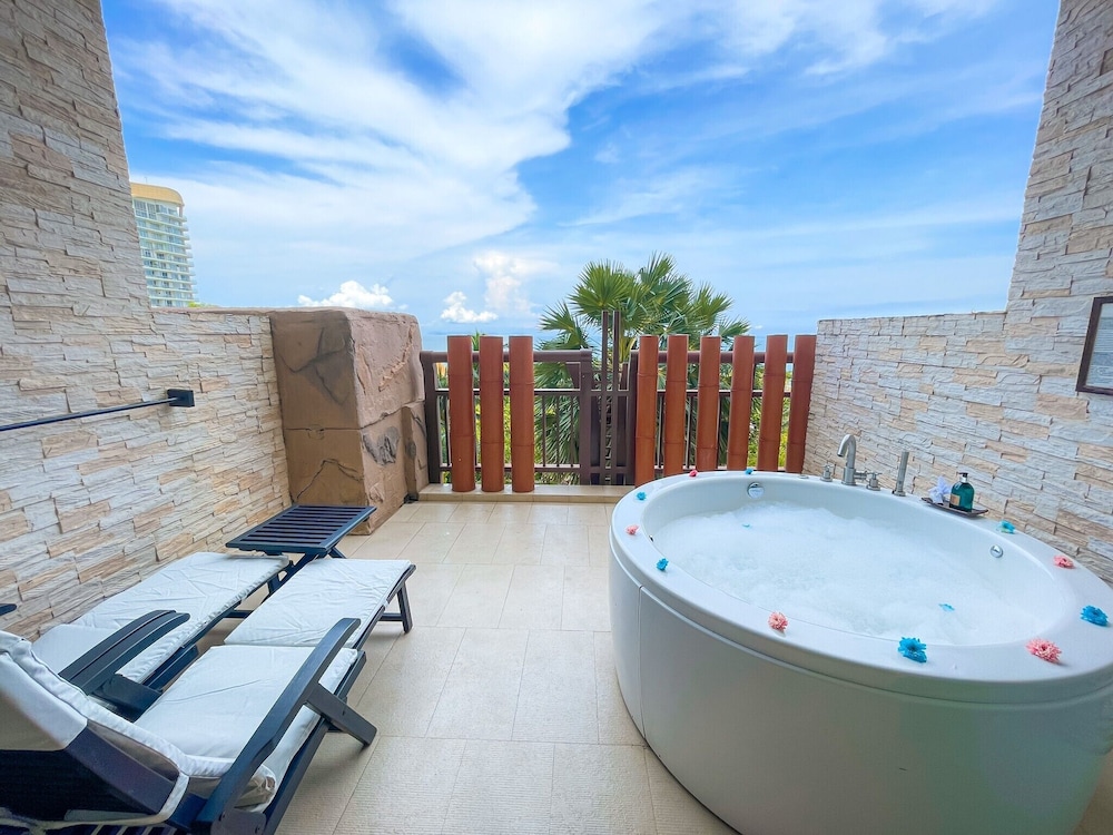 Beach/ocean view