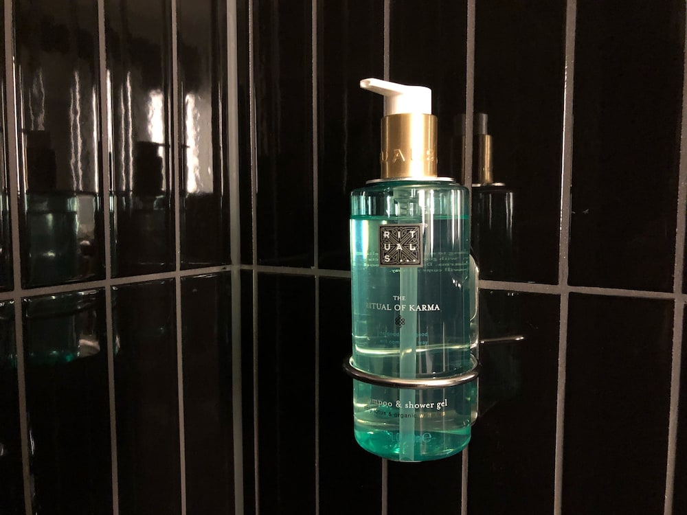 Bathroom amenities