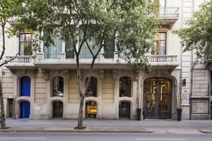 thumbnail: Bar (on property)