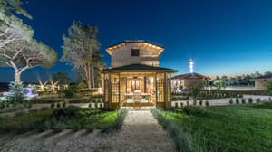 thumbnail: Front of property