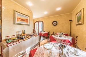 thumbnail: Breakfast area