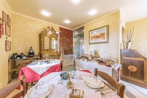 thumbnail: Breakfast area