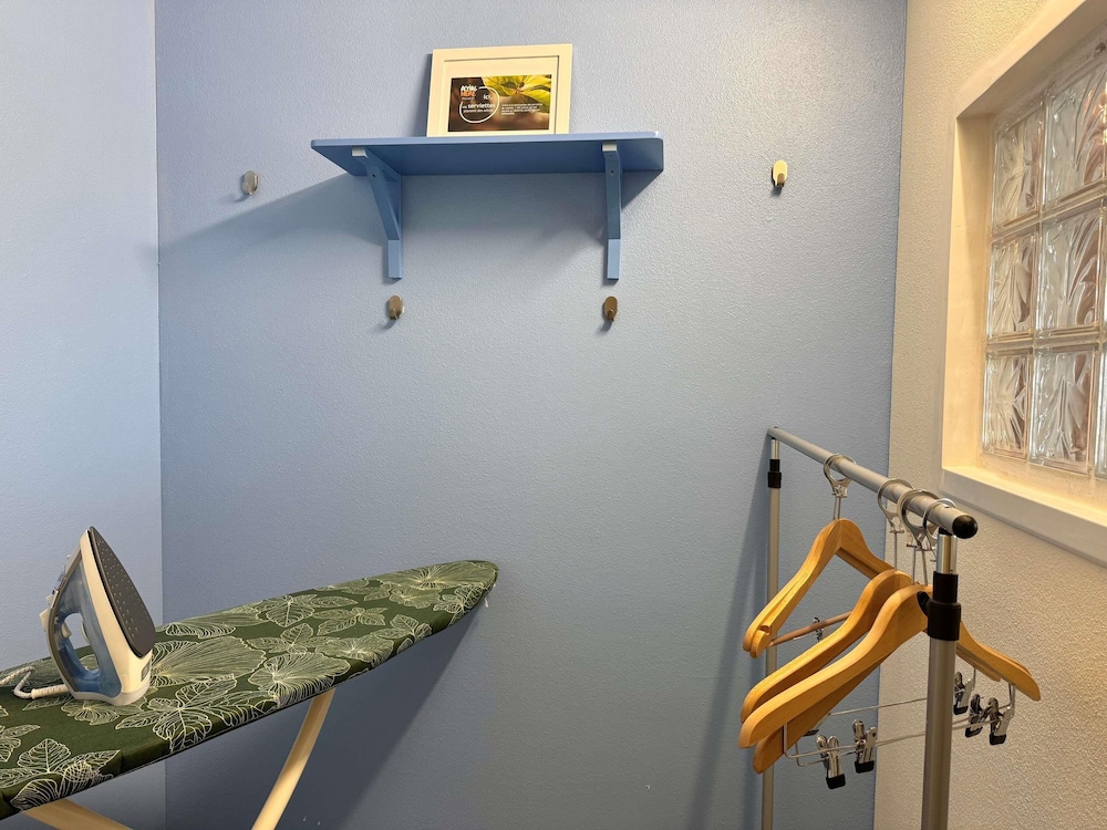 Iron/ironing board