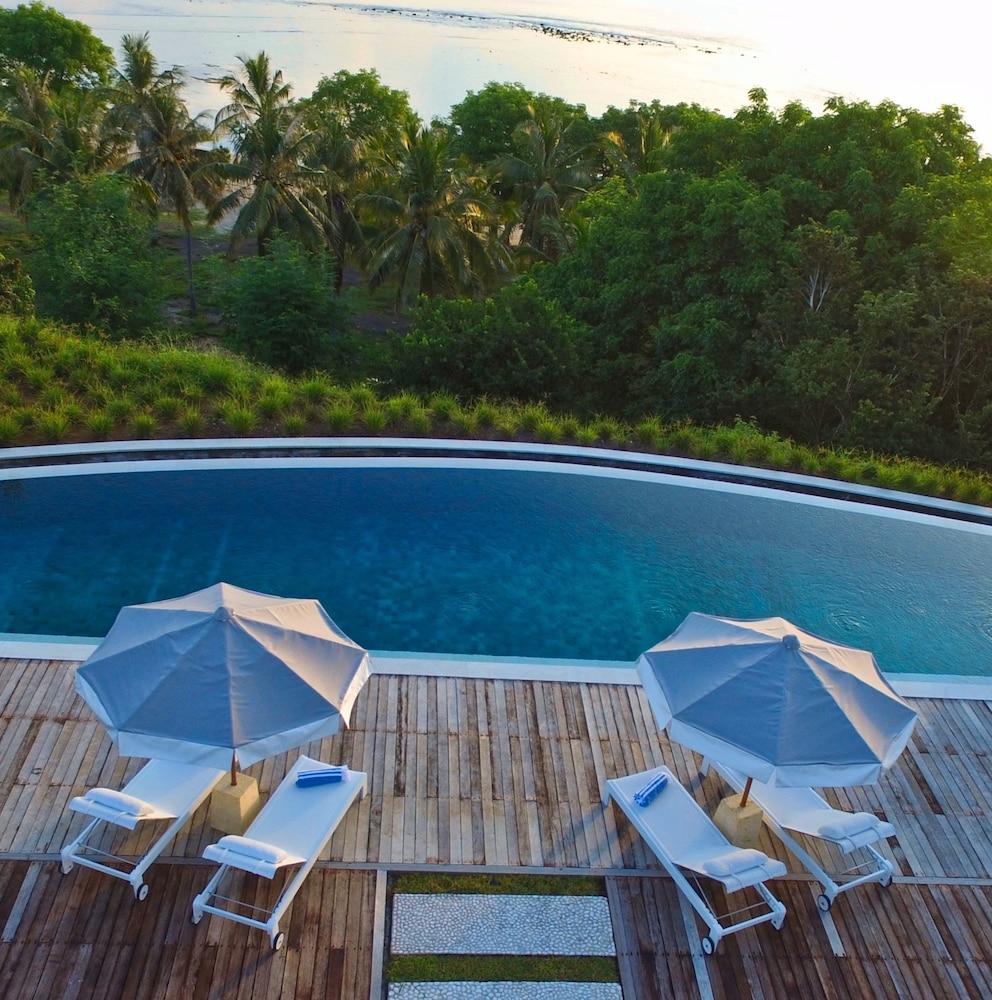 Infinity pool