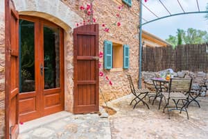 thumbnail: Outdoor dining