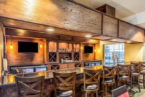thumbnail: Bar (on property)