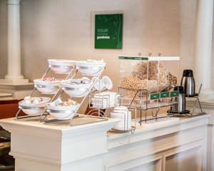 thumbnail: Breakfast area