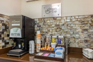 thumbnail: Breakfast area