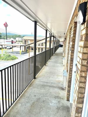 thumbnail: Exterior