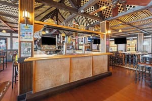thumbnail: Bar (on property)