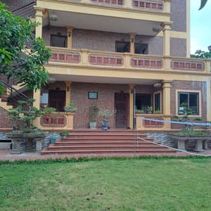 thumbnail: Front of property