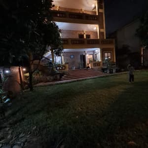 thumbnail: Front of property