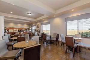 thumbnail: Breakfast area