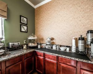 thumbnail: Breakfast area