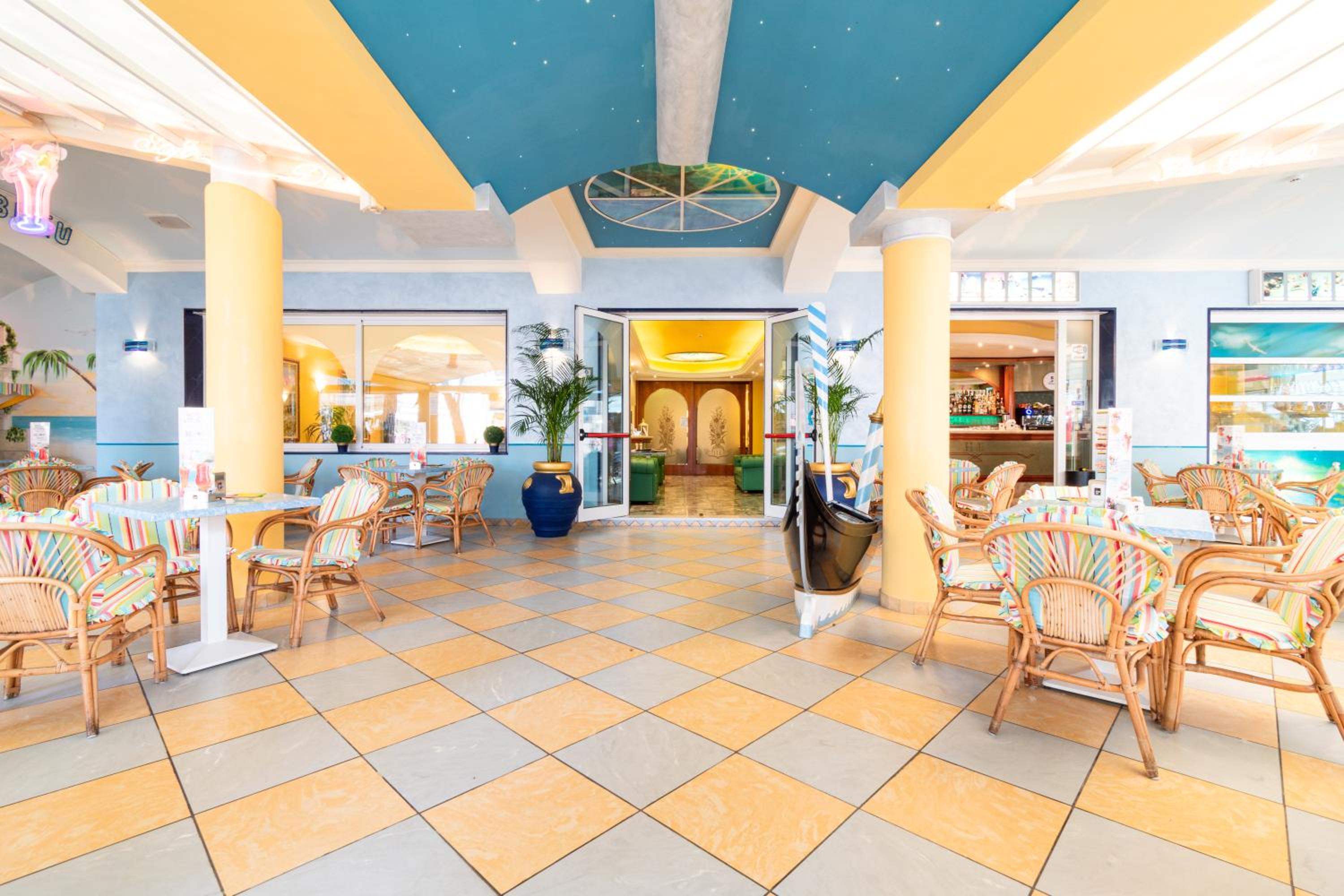 Restaurant-cafeteria
