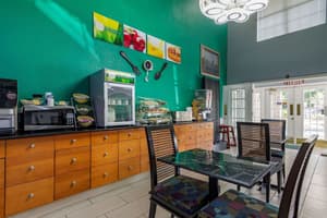 thumbnail: Breakfast area