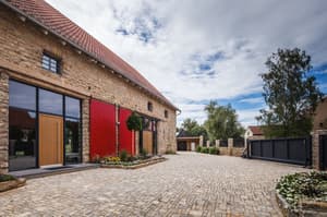 thumbnail: Front of property