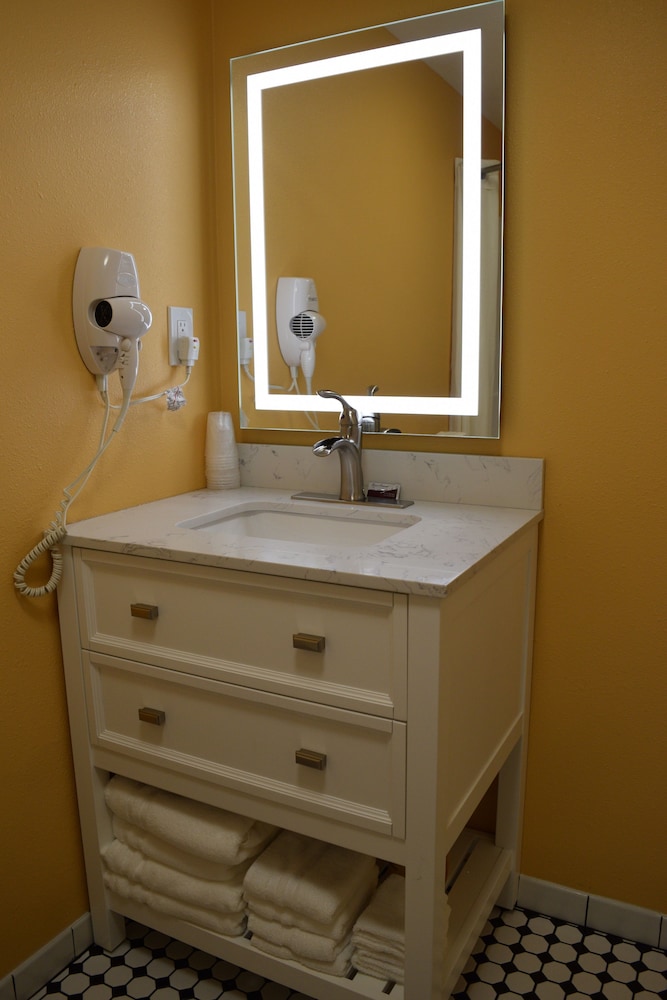 Bathroom sink