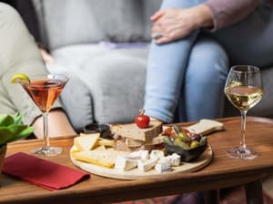 thumbnail: Bar (on property)