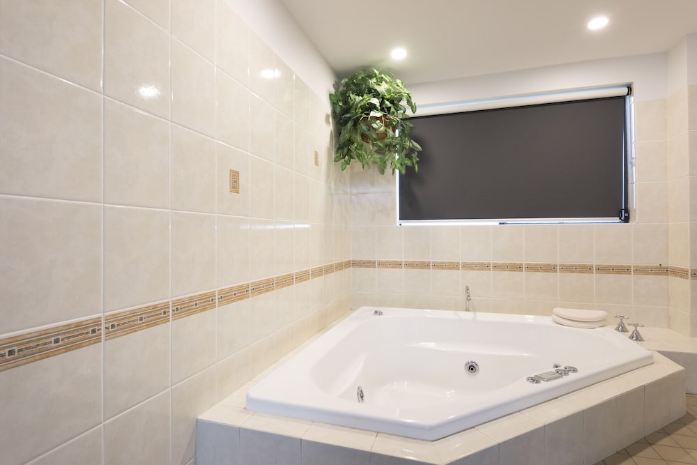 Jetted tub