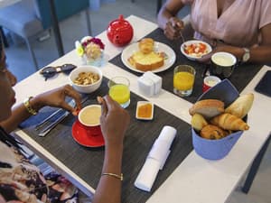 thumbnail: Breakfast area