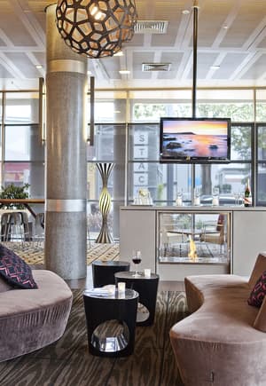 thumbnail: Bar (on property)
