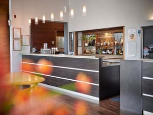 thumbnail: Bar (on property)