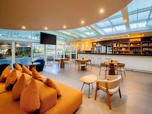thumbnail: Bar (on property)