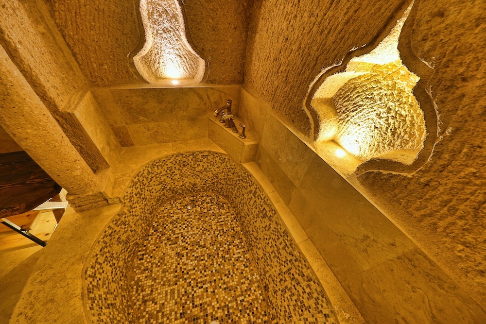 Deep soaking bathtub