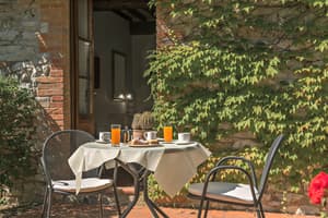 thumbnail: Outdoor dining