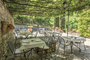 thumbnail: Outdoor dining