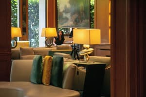 thumbnail: Lobby lounge